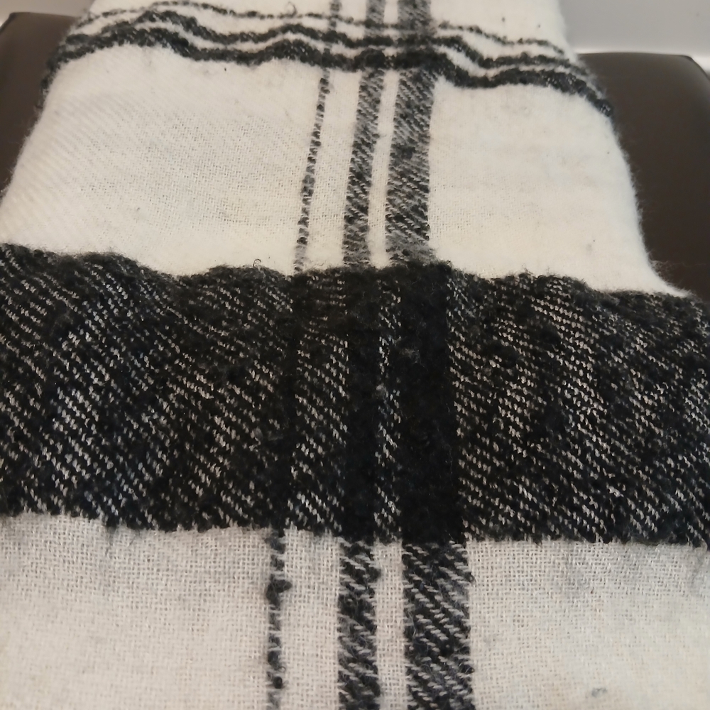 American Eagle Outfitters Scarf/Wrap